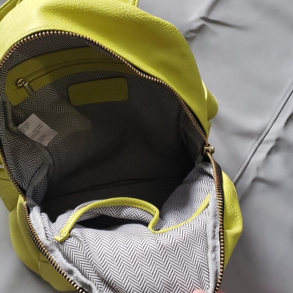 Back pack purse - Picture 4 of 4